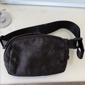 Lululemon belt bag